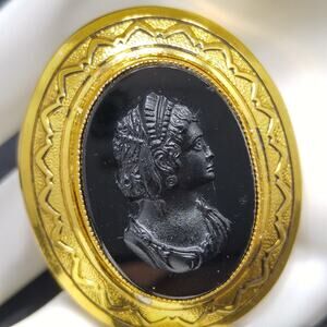 1960s Black Glass Cameo Brooch – Gold Plated Vintage Beauty